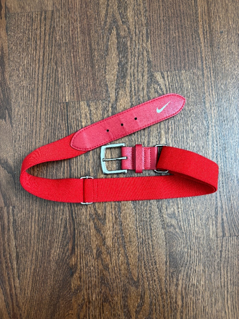 Nike Red Stretch Belt Adjustable Silver Buckle Swoosh Golf Athletic Belt